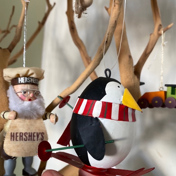 Vintage skiing Penguin Christmas Ornament - Picture 1 of 3